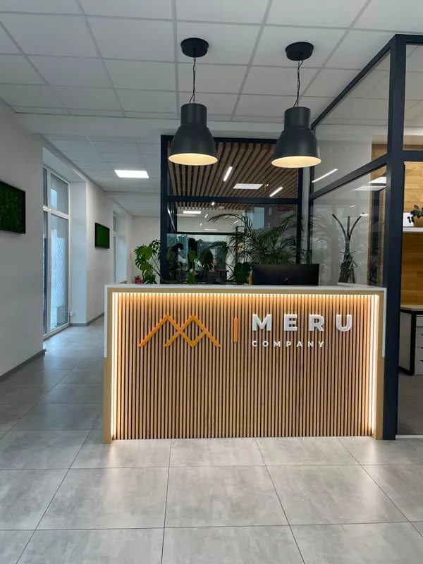 Recepcia s logom MeruCompany